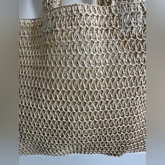 Burberry Goddess Fragrance Crochet Open Weave Paper Straw Tote Bag – Limited Edi - Picture 2 of 6